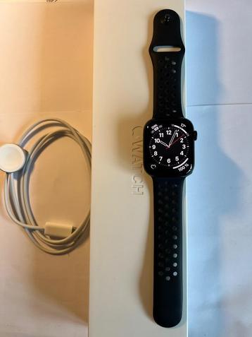 Apple Watch  Série 8 Aluminium 45mm Sport  disponible aux enchères