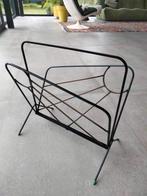 Jaren 50 metalen magazine houder metaal, Huis en Inrichting, Woonaccessoires | Krantenbakken en Lectuurbakken, Ophalen of Verzenden
