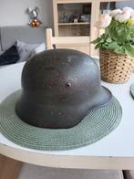 M35 stahlhelm heer met verfresten en resten van een decal, Verzamelen, Ophalen of Verzenden