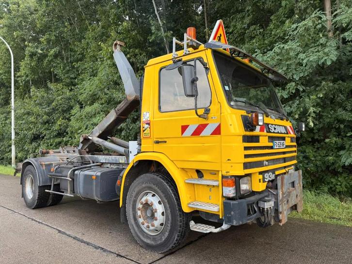 Scania P93 H 220 (bj 1996), Auto's, Vrachtwagens, Bedrijf, Te koop, Trekhaak, Scania, Diesel, Handgeschakeld, Achterwielaandrijving