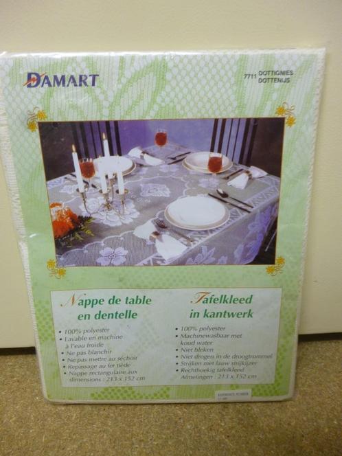tafelkleed in kant               NIEUW, Huis en Inrichting, Tafelkleden, Nieuw, Ophalen