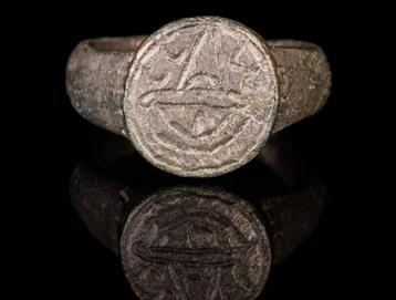 Viking periode bronzen ring beschikbaar voor biedingen