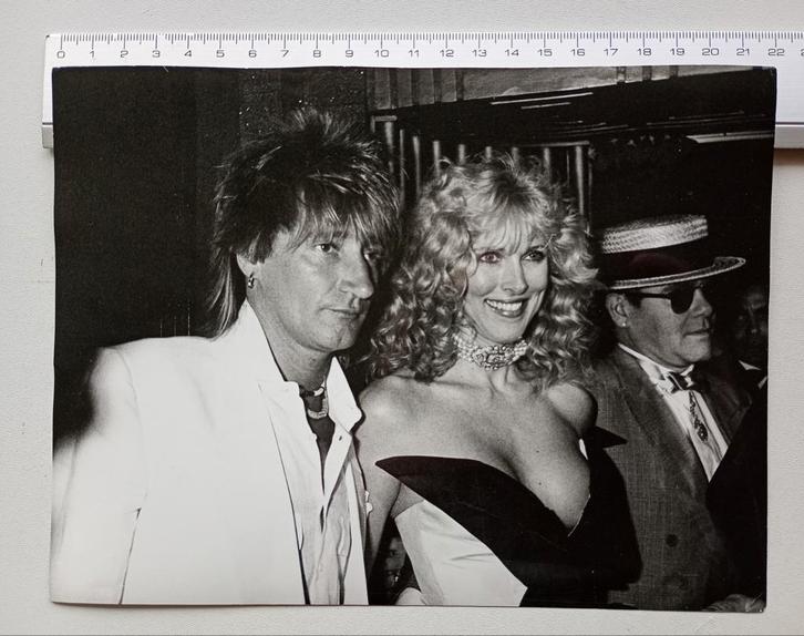 Originele foto's Rod Stewart ,toenmalige vrouw en Elton John, Verzamelen, Foto's en Prenten, Zo goed als nieuw, Foto, Overige onderwerpen