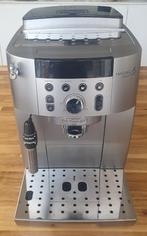 Machine à café/expresso à broyeur Delonghi Magnifica Smart S, Electroménager, Comme neuf, Tuyau à Vapeur, Machine à espresso, 2 à 4 tasses