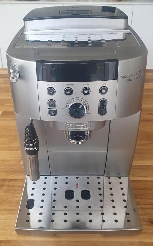 Machine à café/expresso à broyeur Delonghi Magnifica Smart S, Electroménager, Cafetières, Comme neuf, Café moulu, Café en grains