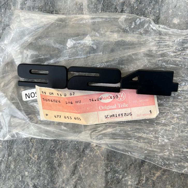 Porsche 924 NOS-embleem achterop 477853605, Auto diversen, Auto-accessoires, Gebruikt, Ophalen of Verzenden