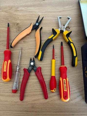 Pakket materiaal VLOC bachelor luchtvaart 1e jaar beschikbaar voor biedingen