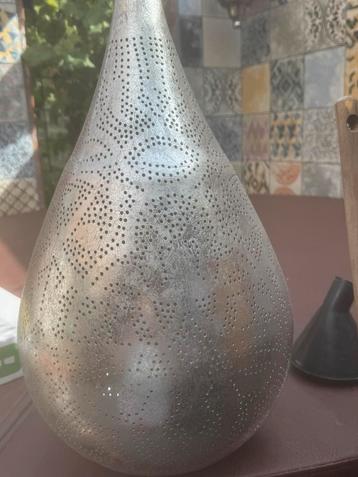 Oosterse lamp dripppel vorm beschikbaar voor biedingen