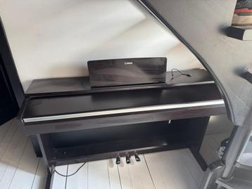 Elektrische piano beschikbaar voor biedingen