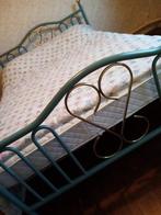 lit de 2 personnes en métal peint bleu-vert + matelas, Ophalen, Gebruikt, 70 cm of minder, Tweepersoons