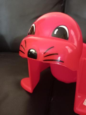 Rood plaspotje / zeehondje beschikbaar voor biedingen