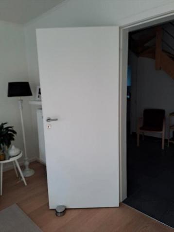 Binnendeuren met deurlijsten en klinken 