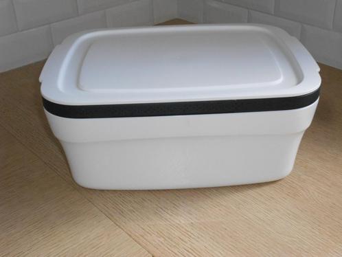 Tupperware grote doos voor brood, fruit, enz... (Stacaravan), Huis en Inrichting, Keuken | Tupperware, Bus of Trommel, Ophalen of Verzenden