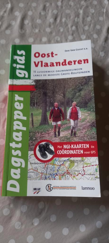 Oost-Vlaanderen 15 lusvormige dagwandelingen Julien Van Remo, Boeken, Reisgidsen, Zo goed als nieuw, Ophalen of Verzenden