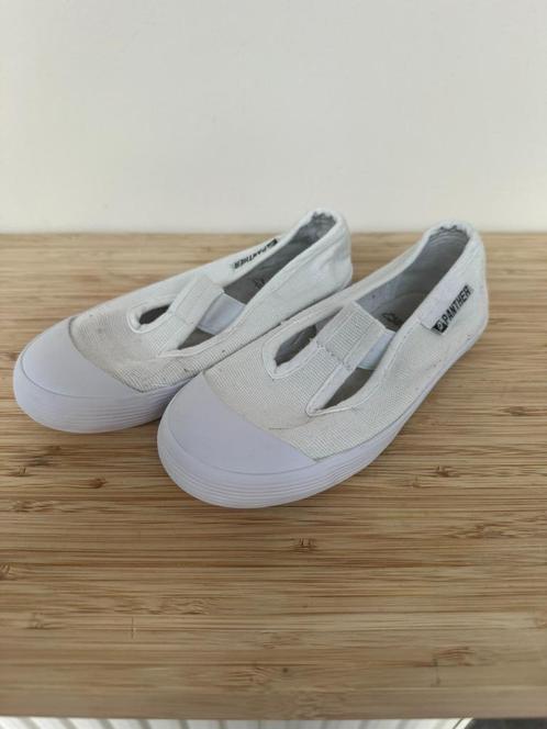 Witte Turnpantoffels Maat 27 - Panther, Kinderen en Baby's, Kinderkleding | Schoenen en Sokken, Zo goed als nieuw, Sportschoenen