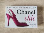 Dwarsligger 255 - Chanel chic - Lauren Weisberger., Boeken, Romans, Gelezen, Ophalen of Verzenden, Wereld overig, Lauren Weisberger