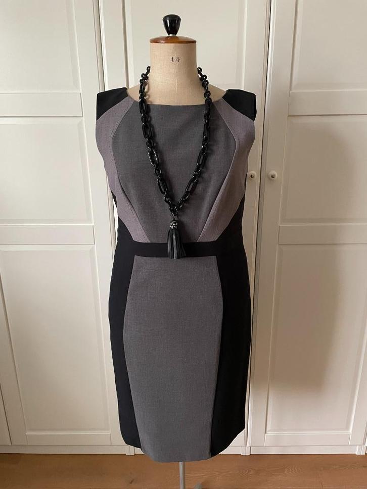 Grijs/Zwart getailleerde jurk 42/44 : Marks & Spencer (New), Kleding | Dames, Jurken, Zo goed als nieuw, Maat 42/44 (L), Grijs