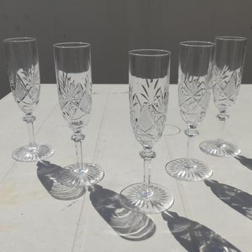  5 flûtes à champagne modèle Berncastel beschikbaar voor biedingen