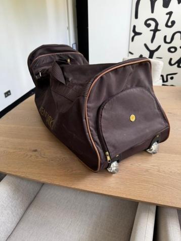 Grote weekend tas op wielen en groot schoenen vak beschikbaar voor biedingen