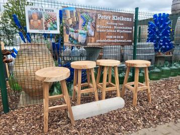 Tabourets de jardin ou de bar en bois SUAR ! Super décoratif disponible aux enchères