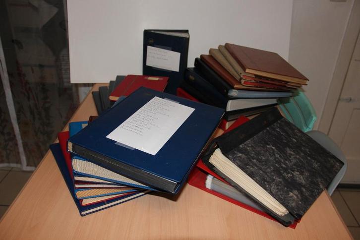 LOT  ALBUMS  TIMBRES  DU  MONDE, Timbres & Monnaies, Timbres | Albums complets & Collections, Enlèvement