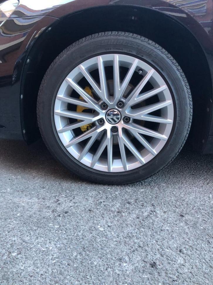 jantes et pneu volkswagen, Auto-onderdelen, Banden en Velgen, Velg(en), Zomerbanden, 17 inch, Gebruikt, Ophalen