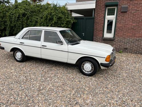 Mercedes 200 diesel AUTOMAAT!, Auto's, Oldtimers, Particulier, Mercedes-Benz, Diesel, Berline, 4 deurs, Automaat, Wit, Overige kleuren