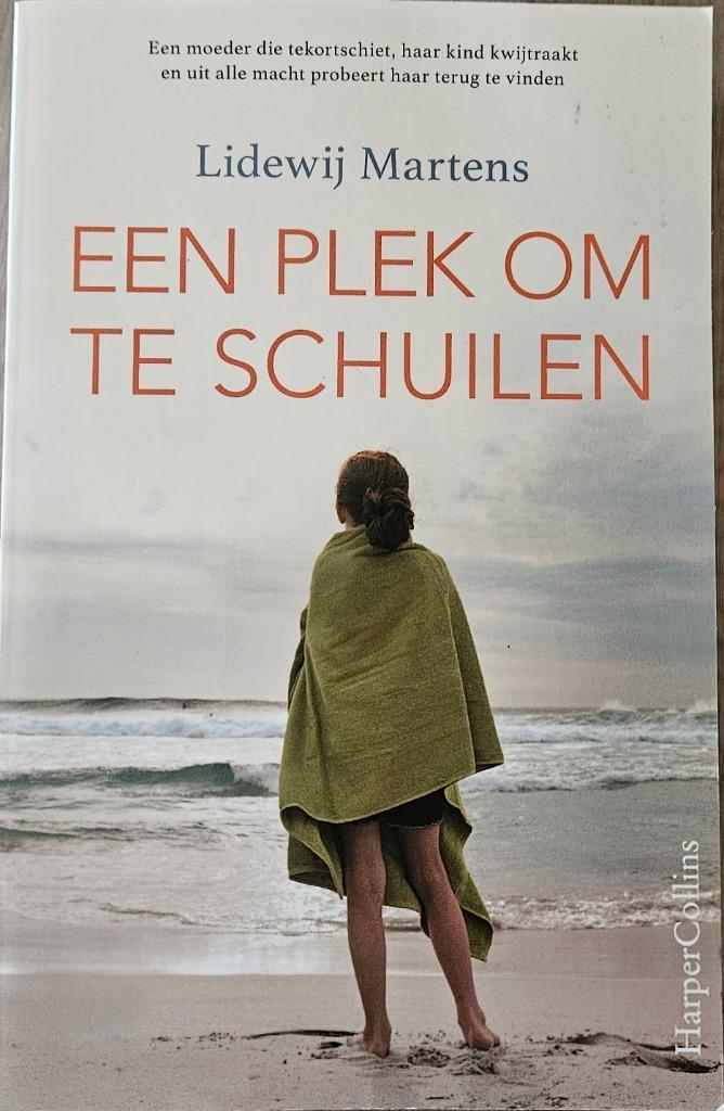 Een plek om te schuilen - Lidewij Martens - 2018, Boeken, Romans, Zo goed als nieuw, Ophalen of Verzenden