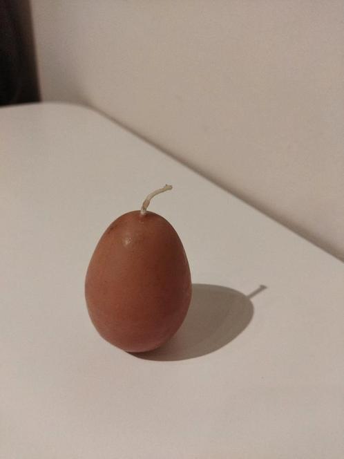 Bougie oeuf, Huis en Inrichting, Woonaccessoires | Kandelaars en Kaarsen, Zo goed als nieuw, Kaars, Overige materialen, Beige