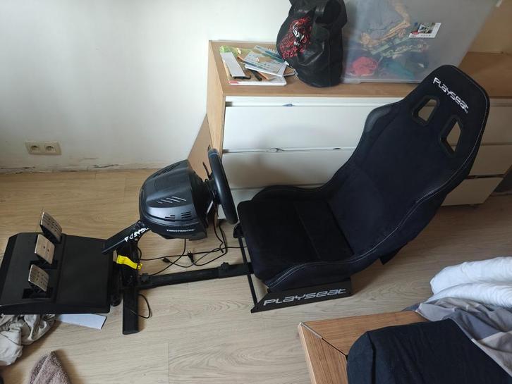 Racingsetup -  Playseat Evolution en Thrustmaster T300 RS GT, Games en Spelcomputers, Games | Sony PlayStation 5, Zo goed als nieuw