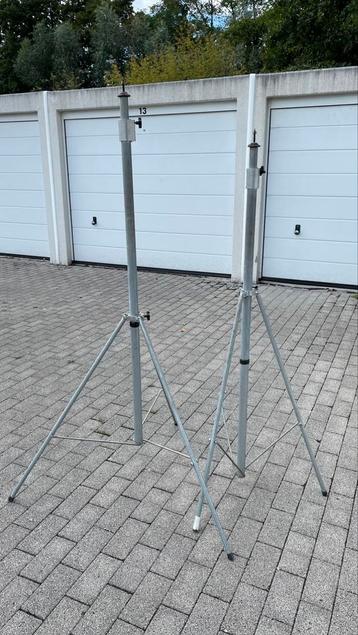 2x oude doughty lichtstatieven beschikbaar voor biedingen