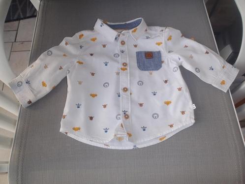 wit hemd + tekening maat 62 - Obaïbi, Kinderen en Baby's, Babykleding | Maat 62, Zo goed als nieuw, Jongetje, Overhemdje of Bloesje
