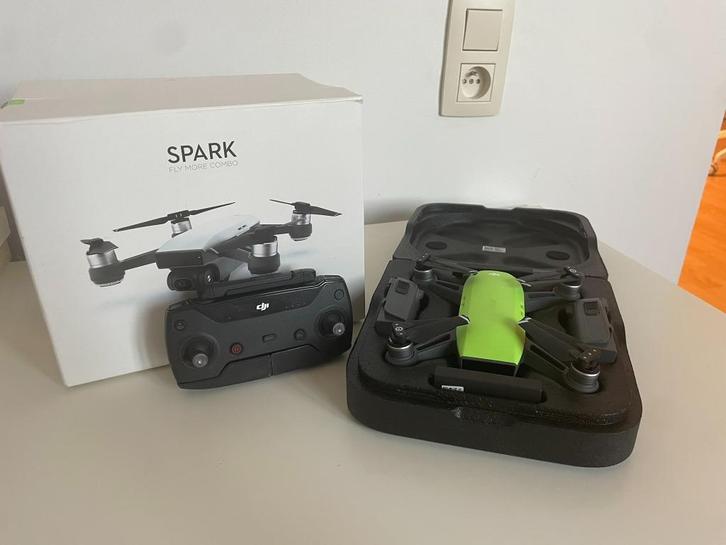 DJI Spark Fly more combo, Audio, Tv en Foto, Drones, Zo goed als nieuw, Drone met camera, Ophalen of Verzenden