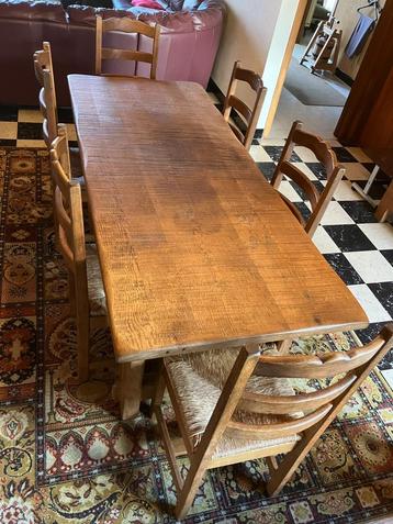 massieve houten tafel + bijhorende kasten beschikbaar voor biedingen