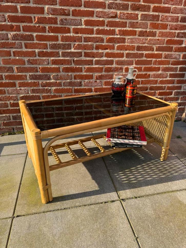 Vintage rotan salontafel met rookglas, Huis en Inrichting, Tafels | Salontafels, Zo goed als nieuw, Glas, Ophalen