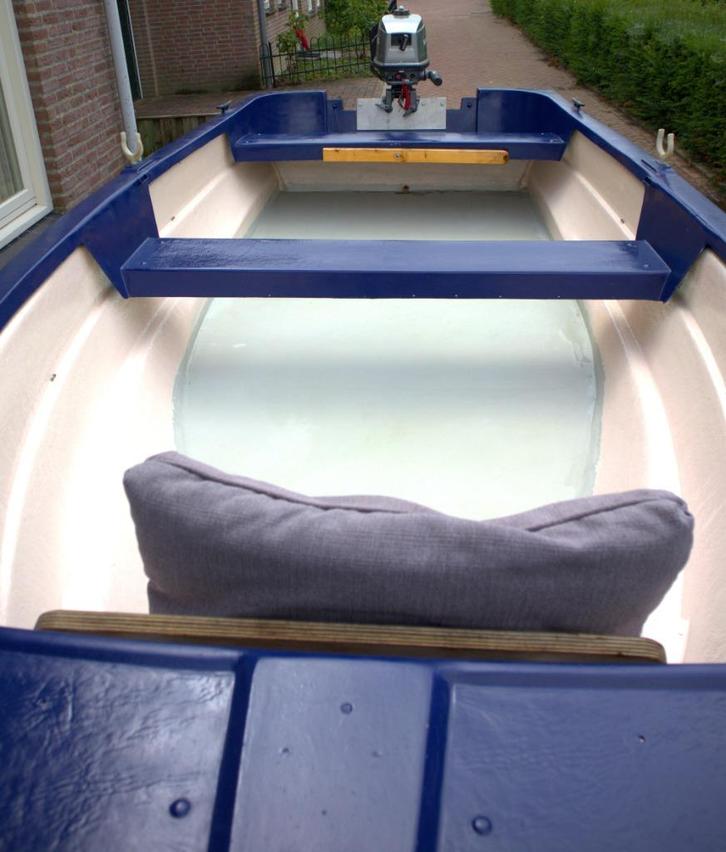 Blauwe motorboot met trailer – 4pk – planerend – vaarklaar, Watersport en Boten, Sloepen, Gebruikt, Tot 10 pk, 3 tot 6 meter, Buitenboordmotor