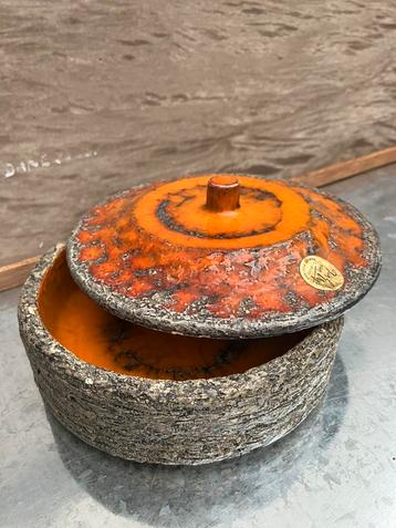 Vintage potje,  Fat Lava keramiek van Jan van Erp, jaren ‘60 beschikbaar voor biedingen