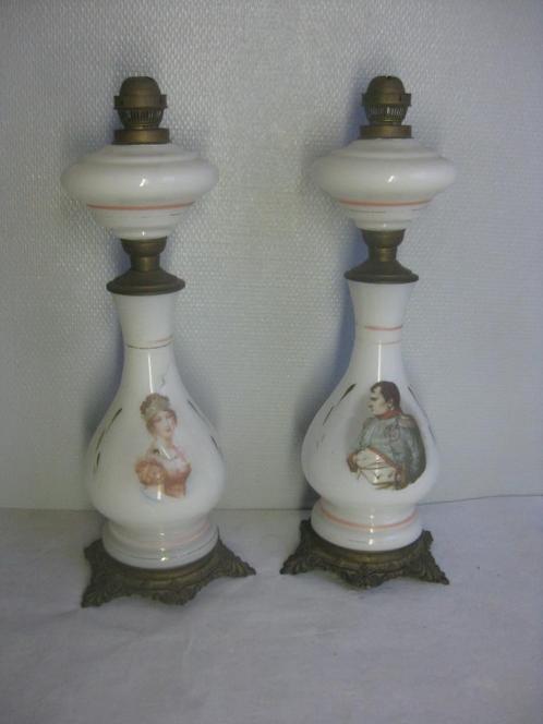 Lampes à huile Bonaparte en verre opalin - Vintage., Antiquités & Art, Antiquités | Éclairage, Enlèvement ou Envoi