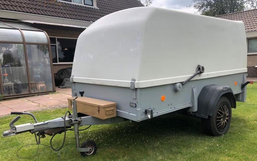 ② remorque Westfalia — Chevaux Poneys Semi-remorques