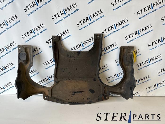 Plaque de protection moteur d'un Mercedes C-Klasse, Autos : Pièces & Accessoires, Carrosserie & Tôlerie, Mercedes-Benz, Utilisé