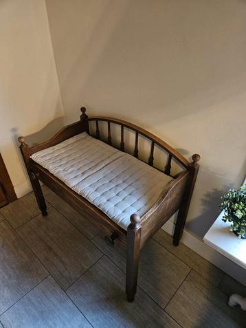 Eikenhouten antiek bankje met lade beschikbaar voor biedingen