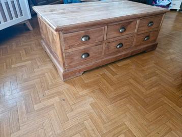 Massief teak tafel beschikbaar voor biedingen