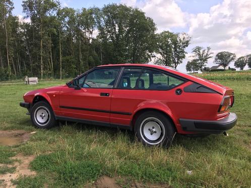 ALFA GTV 4 ANNEE 1984, Autos, Alfa Romeo, Particulier, GTV, Alarme, Toit ouvrant, Essence, Coupé, 2 portes, Boîte manuelle, Noir