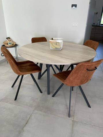 Ronde tafel diameter 140cm beschikbaar voor biedingen