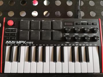 akai mpk mini disponible aux enchères