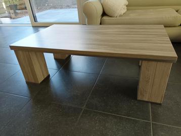 Kwalitatieve en stevige salontafel 135 x 78 beschikbaar voor biedingen