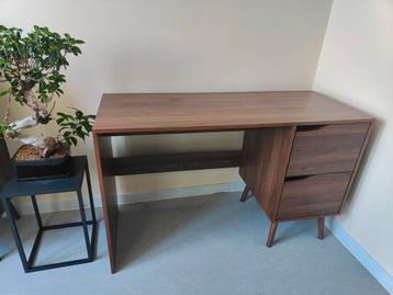 Nieuwe bureau te koop. Perfecte staat beschikbaar voor biedingen