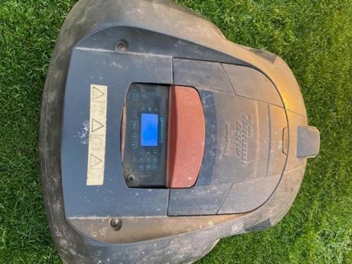 Husqvarna Automower 230 acx robotmaaier met laadstation, Tuin en Terras, Robotmaaiers, Gebruikt, 20 tot 25 cm, Ophalen