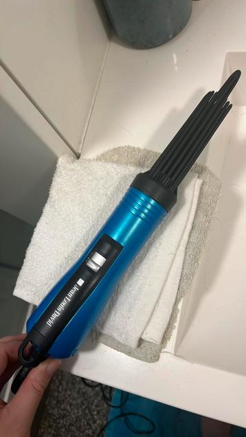 Haardroger 700w ionic- volume beschikbaar voor biedingen