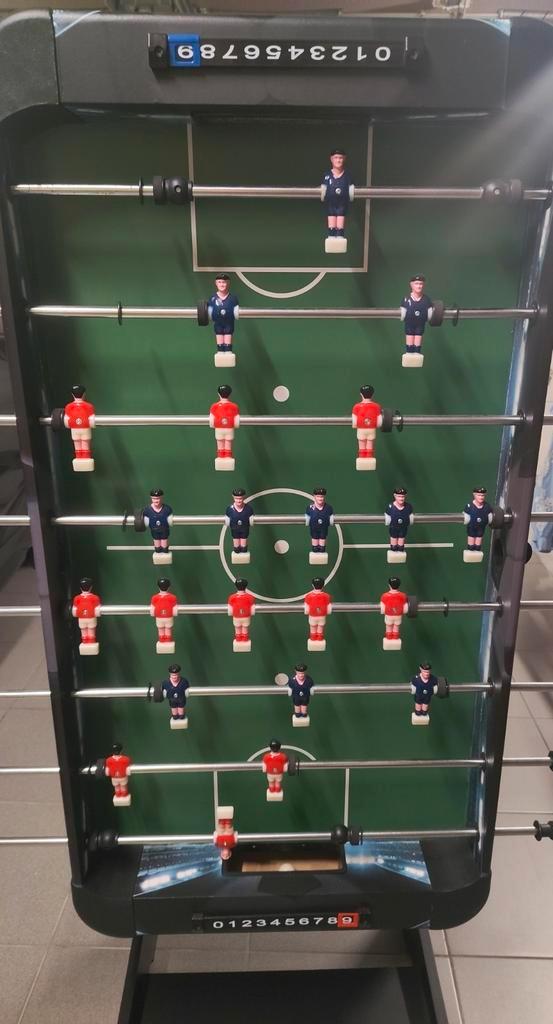 Kikkertafel in topstaat - zo goed als nieuw, weinig gebruikt, Kinderen en Baby's, Speelgoed | Voetbaltafels, Zo goed als nieuw